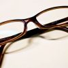 【実体験】JINSと眼鏡市場の視力検査の精度の違いを比較
